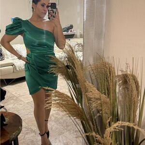 Elegant Green One-Shoulder Dress
